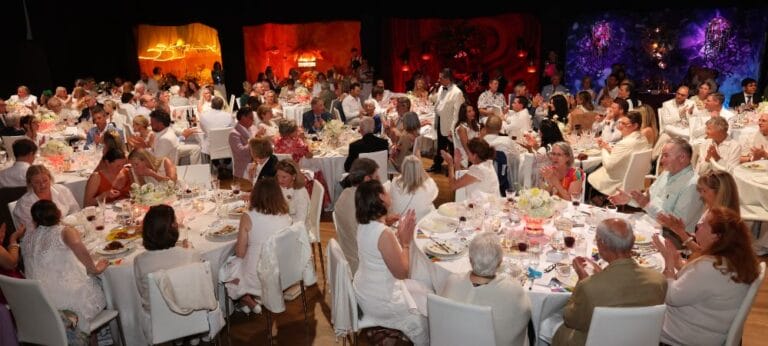 Guests-were-invited-to-wear-white-or-their-favorite-color-to-help-the-colors-of-the-room-pop.-Photo-by-Baron-Spafford