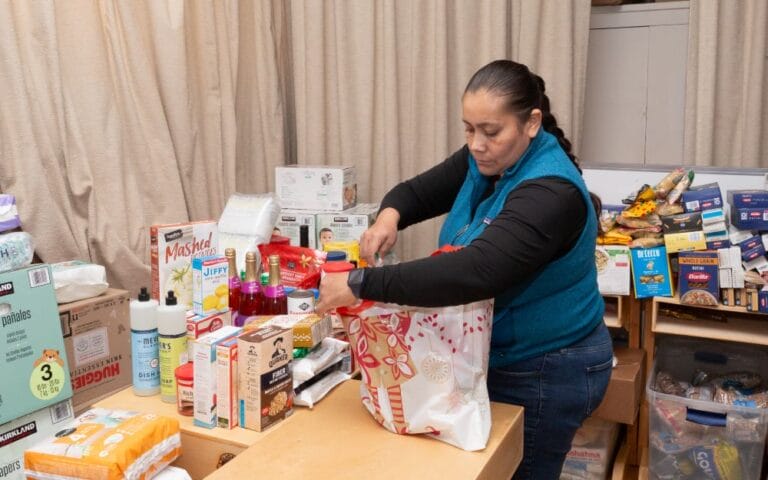 2026_CCP_Staff-CHWP_Food-Delivery_Credit-Veronica-Slavin