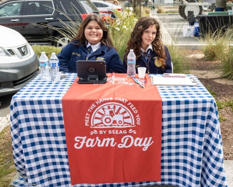 volunteers-at-booth